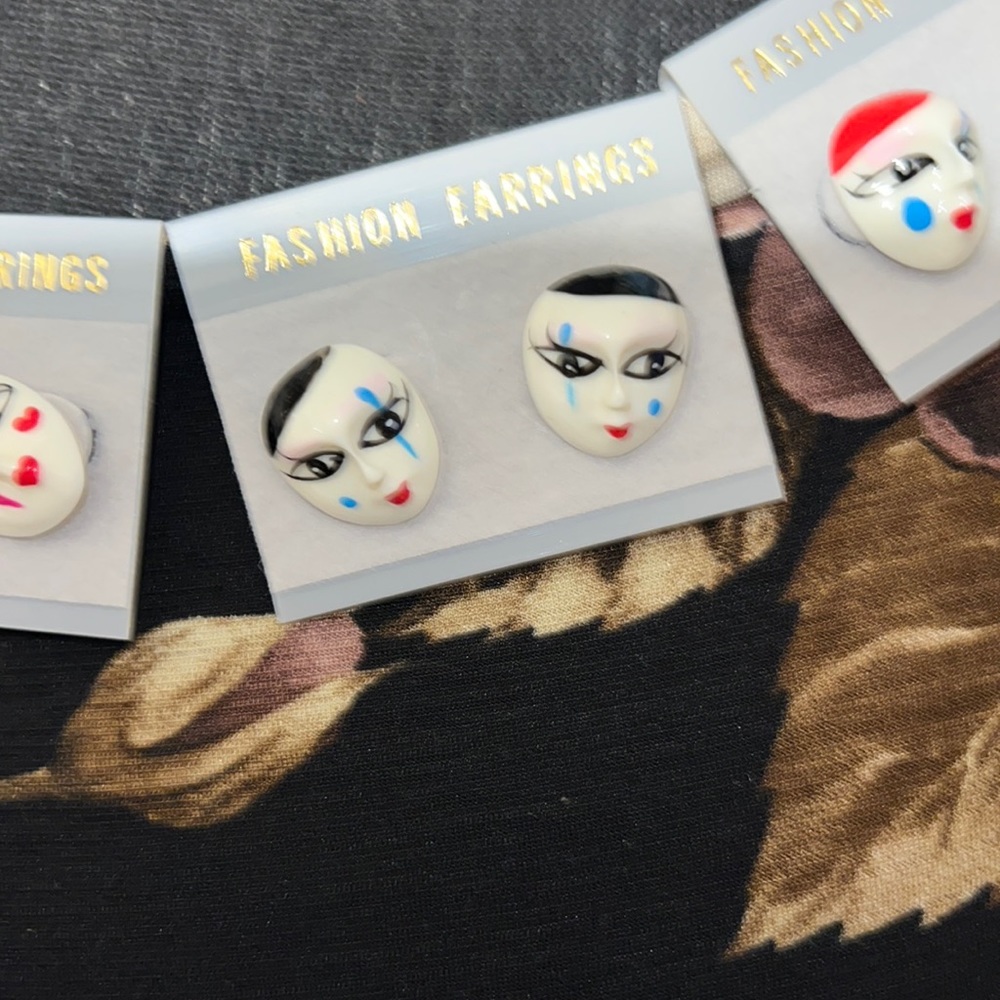 New Old Stock Vintage Molded Plastic Madi Gras Jester Painted Face Mask Earrings - Picture 5 of 7